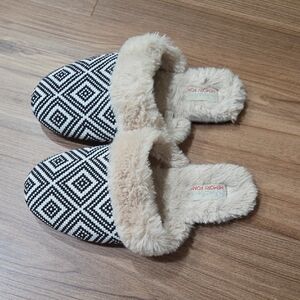 Skechers Black and Cream Patterned Slippers